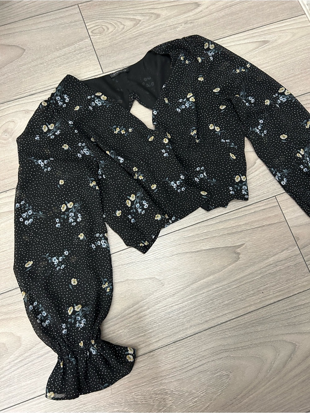Black Floral Long-Sleeve Crop Top - Women's